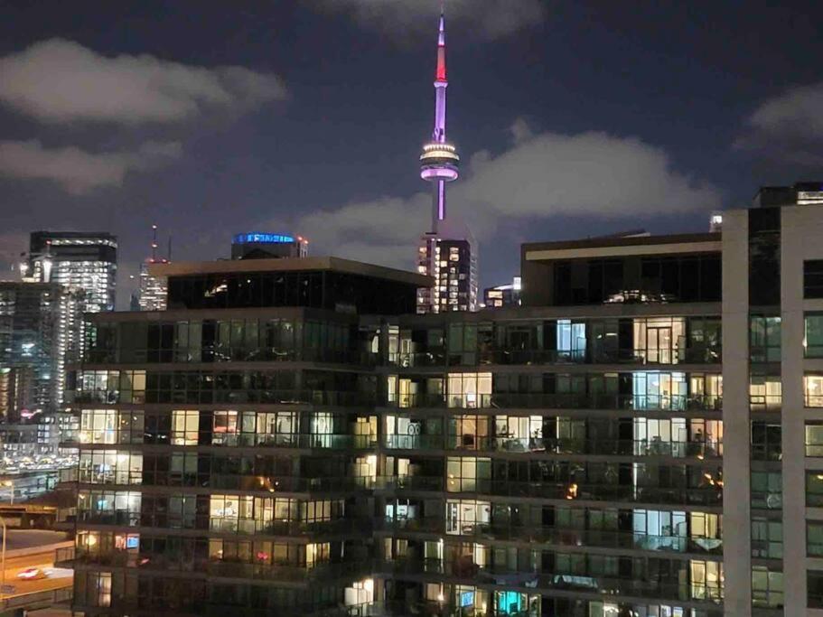 Modern Downtown Condo Free Parking/Walk To Lake Toronto Exteriör bild